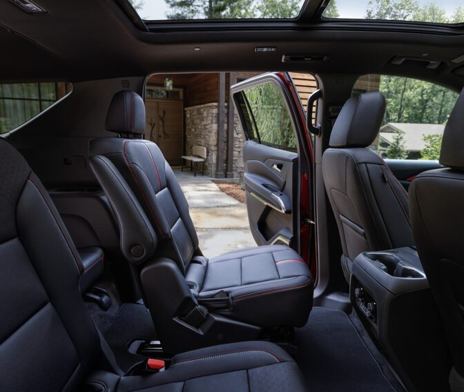 Chevrolet-Traverse-Interior-Slider (3)